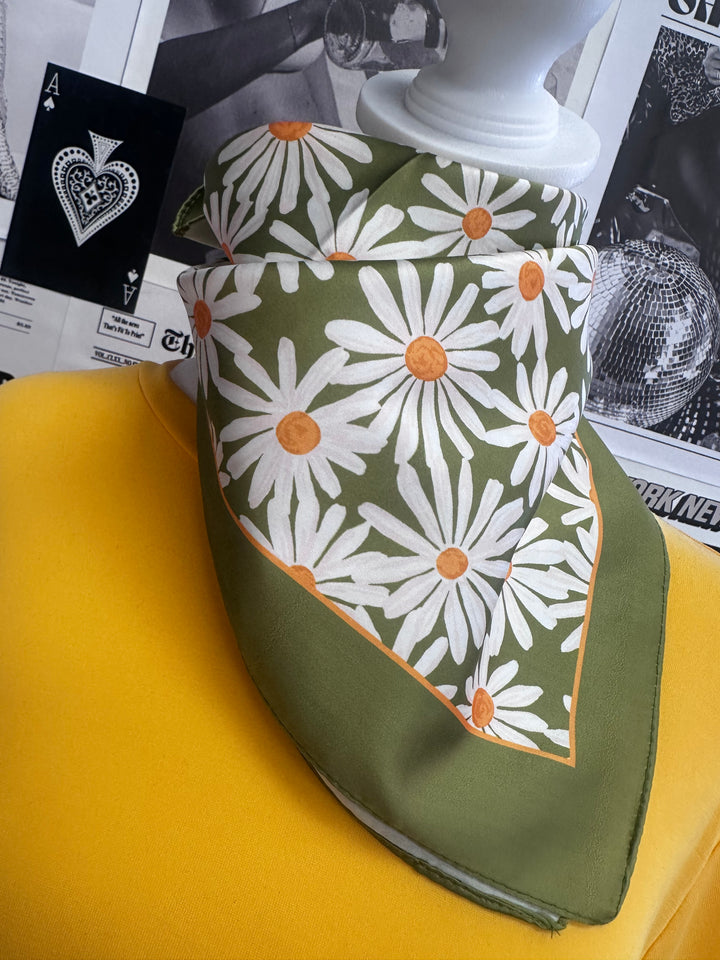 Retro Daisy Print Silky Bandana