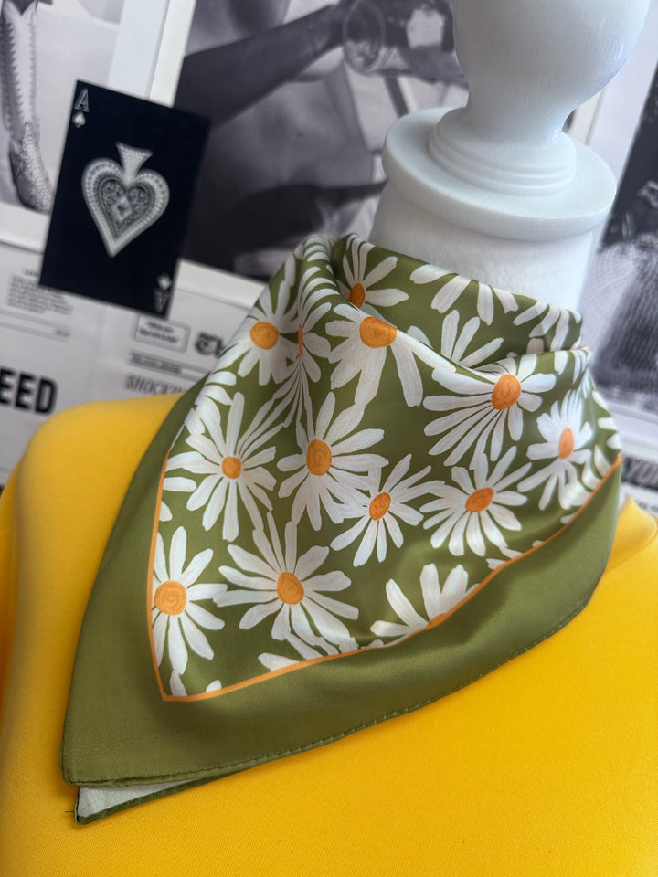Retro Daisy Print Silky Bandana